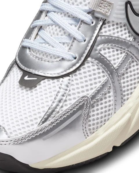 Кросівки жіночі Nike V2K RUN білі FD0736-100