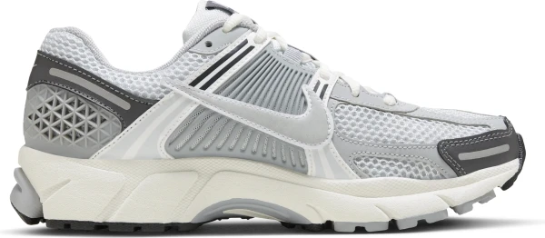 Кроссовки женские Nike ZOOM VOMERO 5 серо-белые FD9919-001