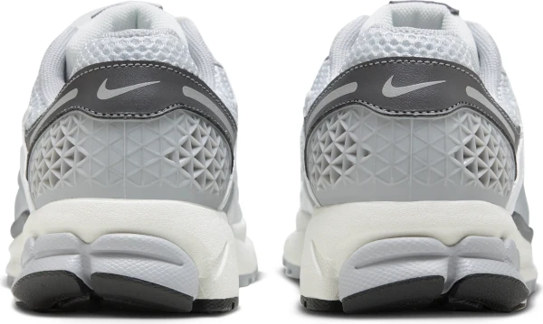 Кроссовки женские Nike ZOOM VOMERO 5 серо-белые FD9919-001