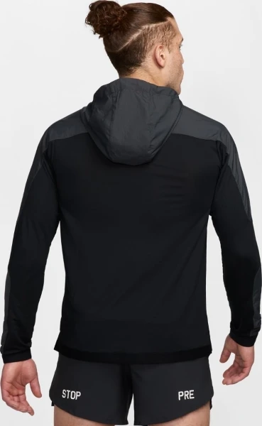 Реглан Nike M NK ELMNT TOP LS WR черно-темно-серый HF7452-010