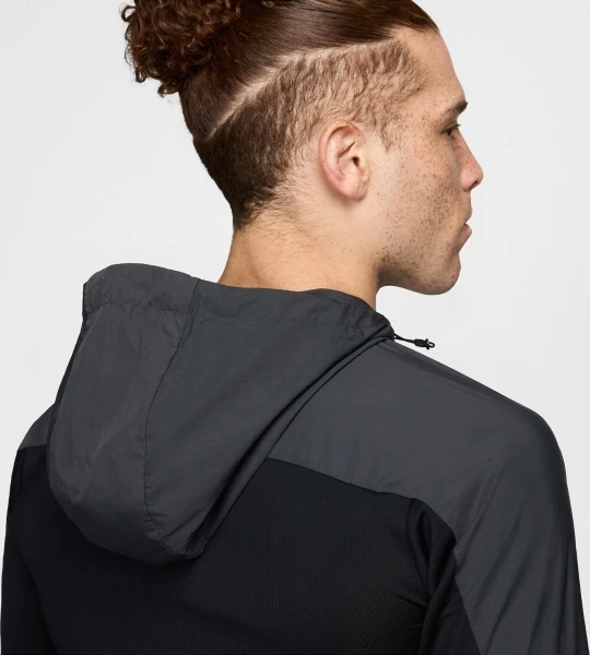 Реглан Nike M NK ELMNT TOP LS WR черно-темно-серый HF7452-010