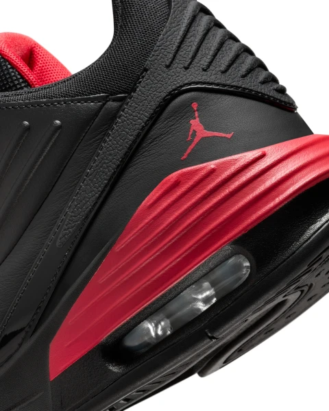 Кросівки Nike JORDAN MAX AURA 5 чорно-червоні DZ4353-006