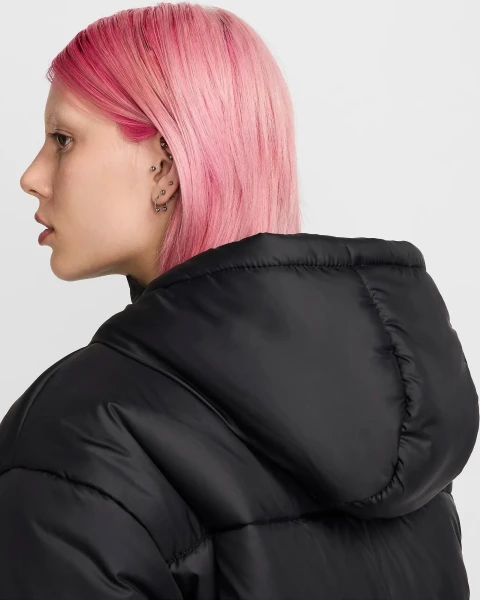 Куртка женская Nike W NSW TF SYNFL NK CLSC PFR черная FZ5899-010