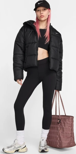 Куртка женская Nike W NSW TF SYNFL NK CLSC PFR черная FZ5899-010