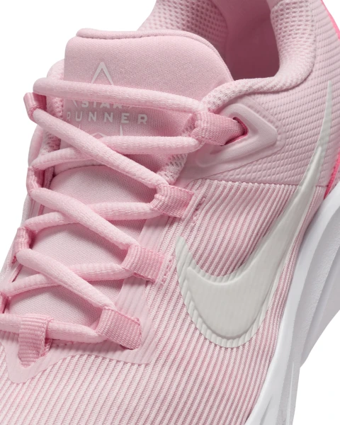 Кросівки бігові підліткові Nike STAR RUNNER 4 NN (GS) світло-рожеві DX7615-602