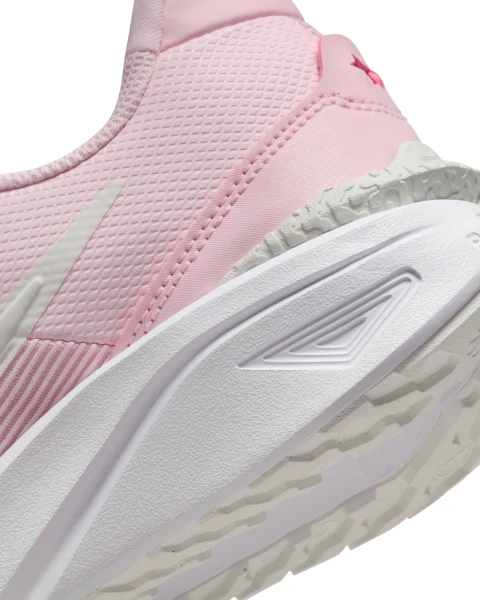 Кросівки бігові підліткові Nike STAR RUNNER 4 NN (GS) світло-рожеві DX7615-602