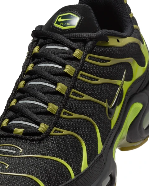 Кроссовки Nike AIR MAX PLUS черно-салатовые DM0032-010