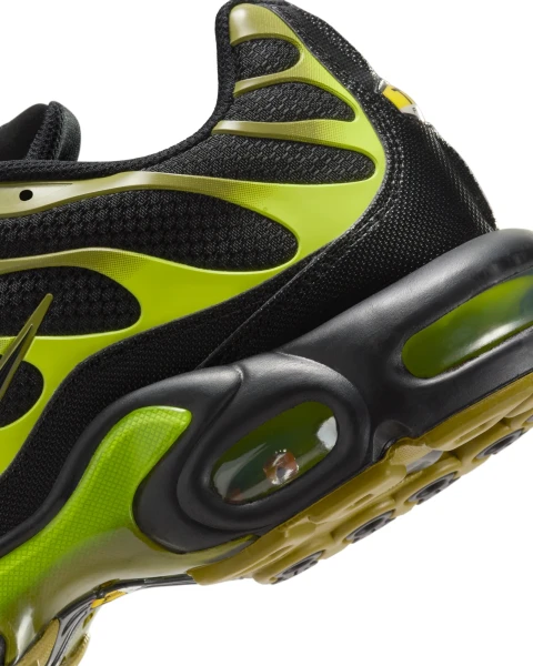 Кроссовки Nike AIR MAX PLUS черно-салатовые DM0032-010