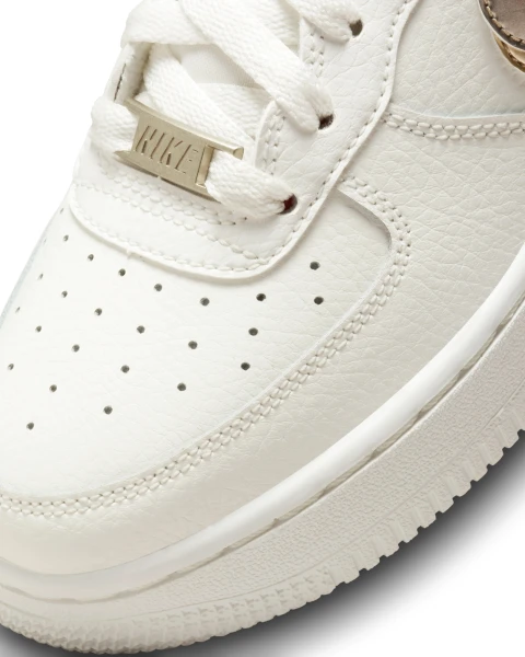 Кросівки підліткові Nike AIR FORCE 1 LV8 (GS) біло-золоті DH9595-001
