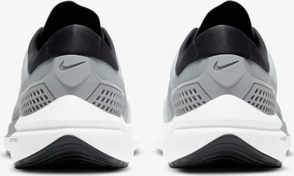Кросівки бігові Nike AIR ZOOM VOMERO 15 сірі CU1855-003