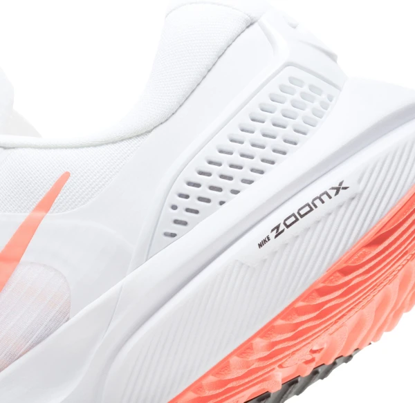 Кроссовки беговые женские Nike AIR ZOOM VOMERO 15 бело-персиковые CU1856-102
