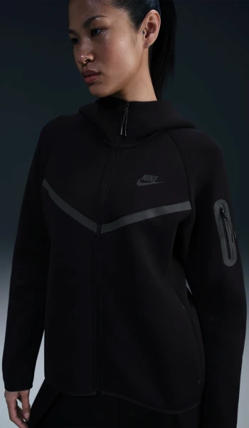 Толстовка жіноча Nike SPORTSWEAR TECH FLEECE WINDRUNNER FULL-ZIP HOODIE чорна HV6747-010
