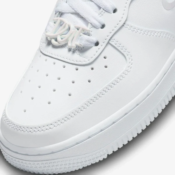 Кросівки жіночі Nike AIR FORCE 1'07 SE JUST DO IT білі FB8251-100