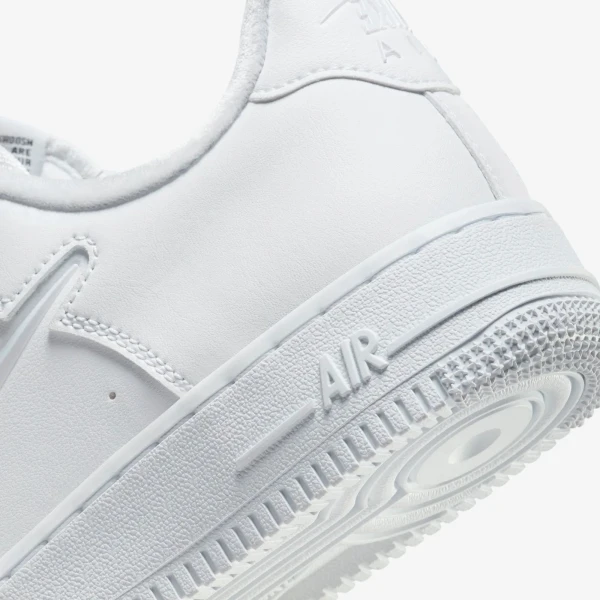 Кросівки жіночі Nike AIR FORCE 1'07 SE JUST DO IT білі FB8251-100