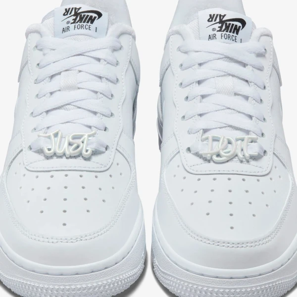 Кросівки жіночі Nike AIR FORCE 1'07 SE JUST DO IT білі FB8251-100