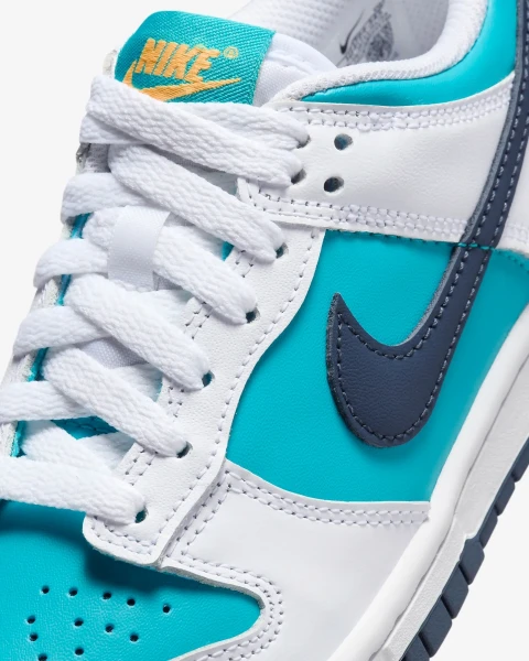 Кроссовки подростковые Nike DUNK LOW (GS) бело-голубо-кораллово-темно-синие HF4794-345