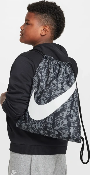 Сумка-мішок підліткова Nike DRAWSTRING - CAT AOP FA24 сіро-чорна FZ2544-060