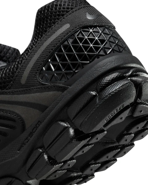 Кросівки Nike ZOOM VOMERO 5 чорні BV1358-003