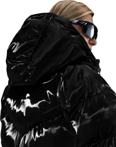 Куртка женская Nike WINDPUFFER THERMA-FIT LOOSE HOODED SHINE PARKA черная FV7827-010