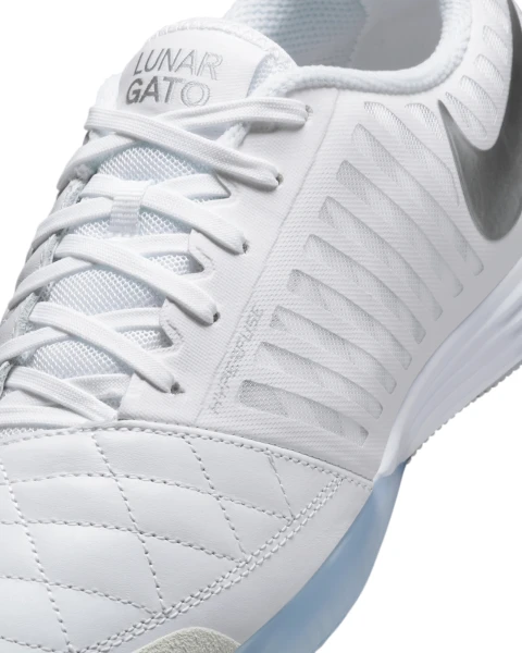 Футзалки (бампы) Nike LUNAR GATO II бело-серебряные 580456-105