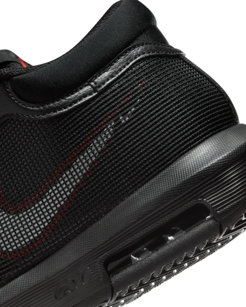 Кросівки баскетбольні Nike LEBRON WITNESS VIII чорно-червоні FB2239-005