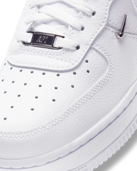 Кроссовки женские Nike AIR FORCE 1 07 LX белые CT1990-100