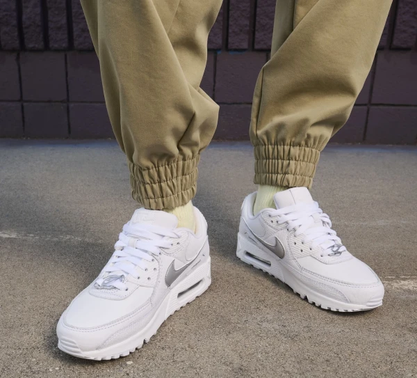 Кросівки жіночі Nike AIR MAX 90 біло-срібні FV0949-100