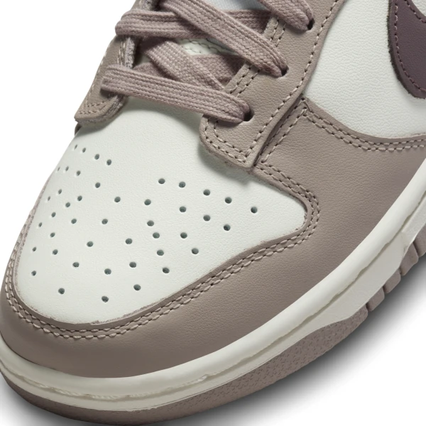Кроссовки женские Nike DUNK LOW светло-коричнево-белые DD1503-125