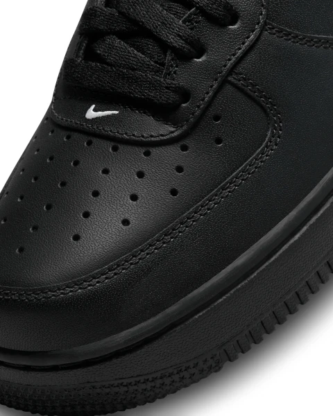 Кросівки Nike AIR FORCE 1'07 чорно-білі FZ0627-010