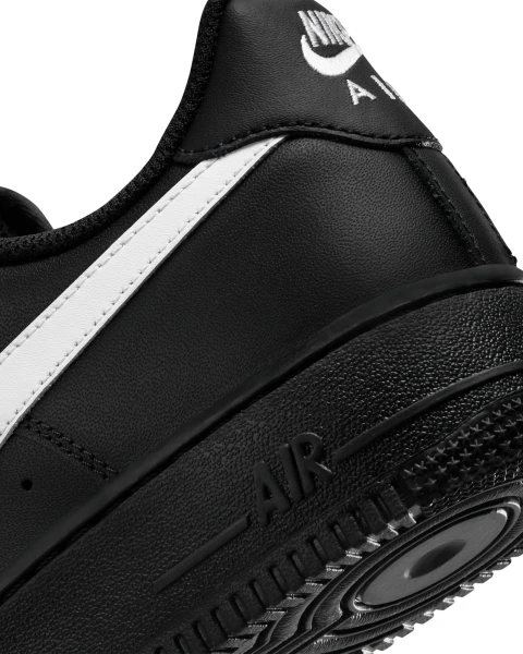 Кросівки Nike AIR FORCE 1'07 чорно-білі FZ0627-010