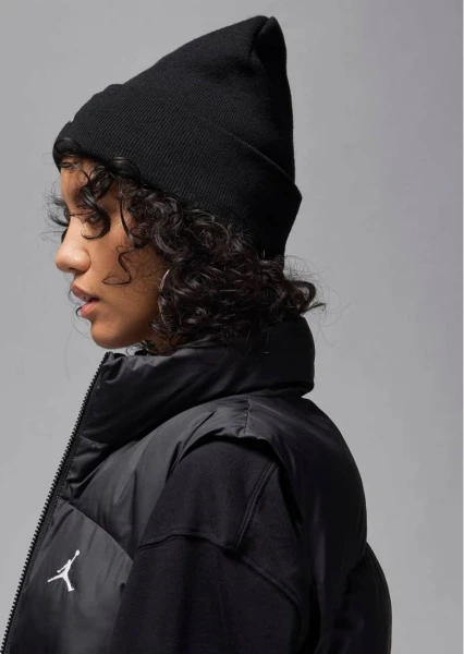 Шапка Nike JORDAN PEAK SATIN LINED BEANIE черная HJ3224-010