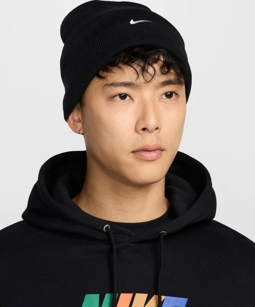 Шапка Nike PEAK SWOOSH BEANIE черная HF0187-010