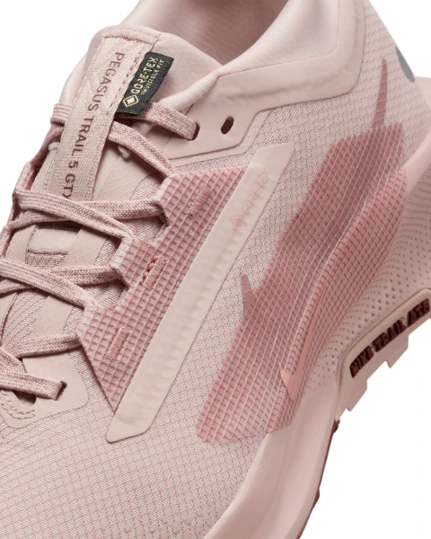 Кроссовки для трейлраннинга женские Nike PEGASUS TRAIL 5 GORE-TEX светло-розовые FQ0912-601