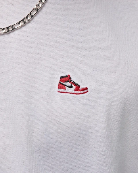 Футболка Nike AJ1 BRAND SNEAKER PATCH белая HJ2326-100