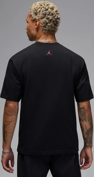 Футболка Nike AJ1 BRAND SNEAKER PATCH черная HJ2326-010