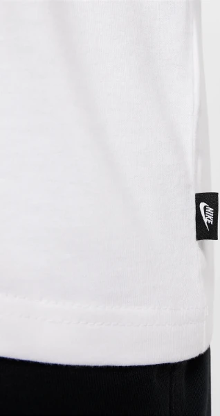 Футболка Nike MAX90 SNEAKER PATCH POCKET белая HJ0574-100