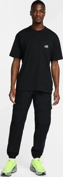 Футболка Nike MAX90 SNEAKER PATCH POCKET чорна HJ0574-010