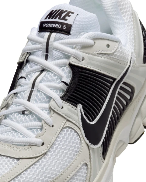 Кроссовки Nike ZOOM VOMERO 5 бело-кремово-черные FB9149-101