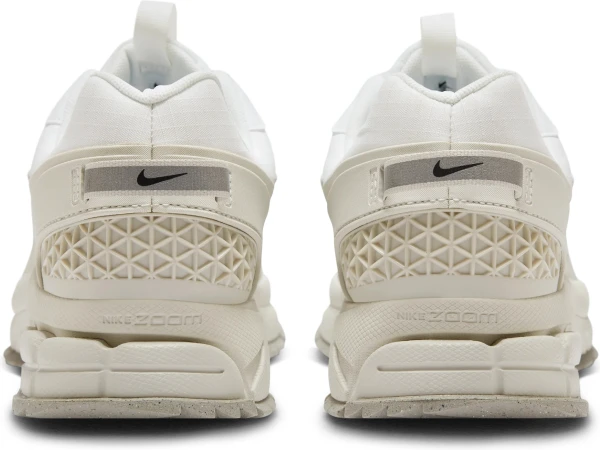 Кроссовки Nike ZOOM VOMERO ROAM WINTERIZED бежево-белые HV5951-100