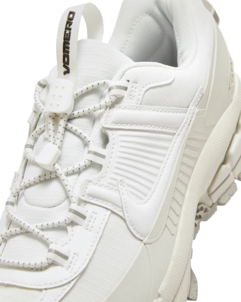 Кроссовки Nike ZOOM VOMERO ROAM WINTERIZED бежево-белые HV5951-100