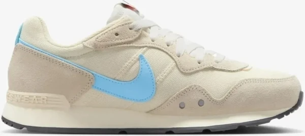 Кросівки жіночі Nike VENTURE RUNNER бежево-блакитні CK2948-114