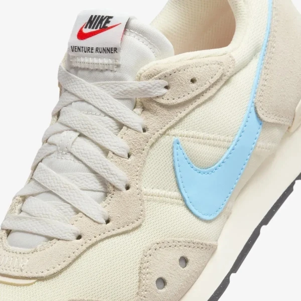 Кросівки жіночі Nike VENTURE RUNNER бежево-блакитні CK2948-114