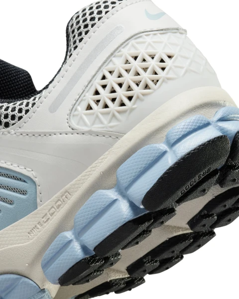 Кроссовки женские Nike ZOOM VOMERO 5 бело-голубые FQ7079-001