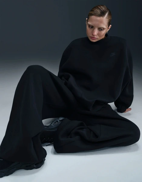 Світшот жіночий Nike SPORTSWEAR TECH FLEECE OVERSIZED CREW-NECK SWEATSHIRT чорний FV8041-010