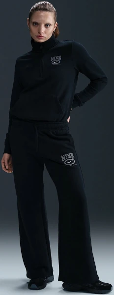 Спортивные штаны женские Nike SPORTSWEAR CLUB FLEECE MID-RISE WIDE-LEG GRAPHIC PANTS черные HJ0869-010