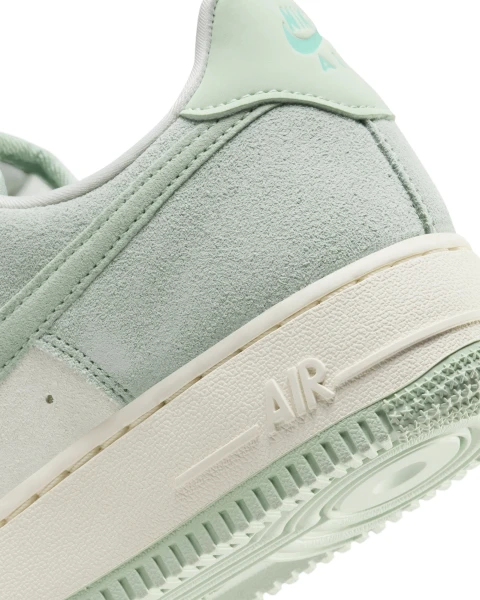 Кросівки жіночі Nike AIR FORCE 1 '07 SE м'ятно-бежеві HQ1497-099