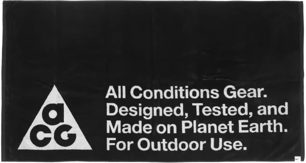 Рушник Nike TOWEL ACG GRAPHIC чорно-білий N.101.3206.012.OS