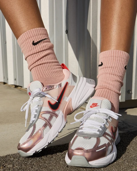 Кросівки жіночі Nike V2K RUN біло-рожево-червоні HF9997-100
