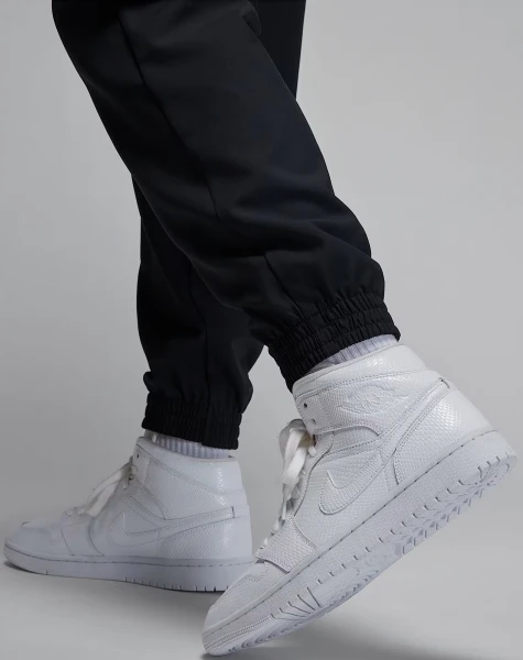 Спортивні штани жіночі Nike JORDAN WOVEN TROUSERS чорні DZ3375-010