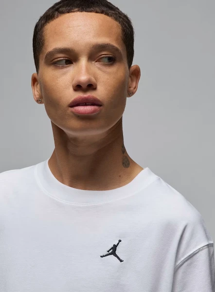 Футболка женская Nike JORDAN ESSENTIALS белая FN4500-101